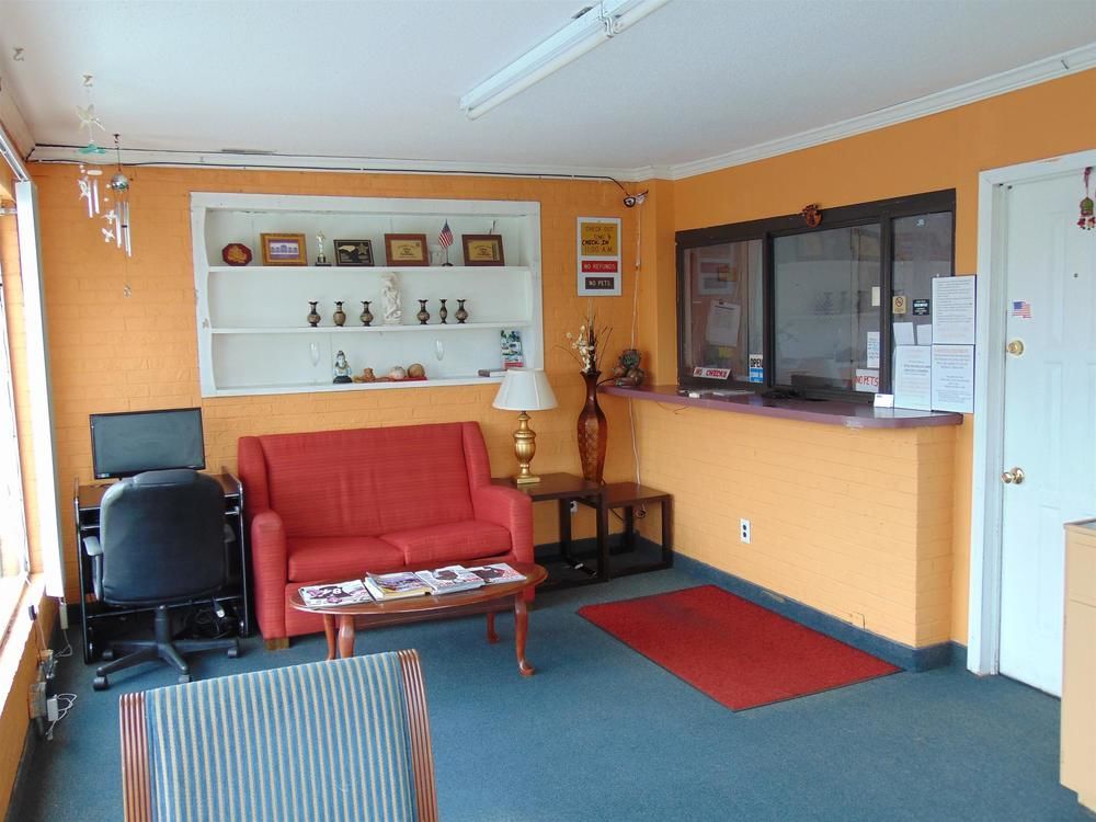 Budget Inn - Roxboro Екстериор снимка