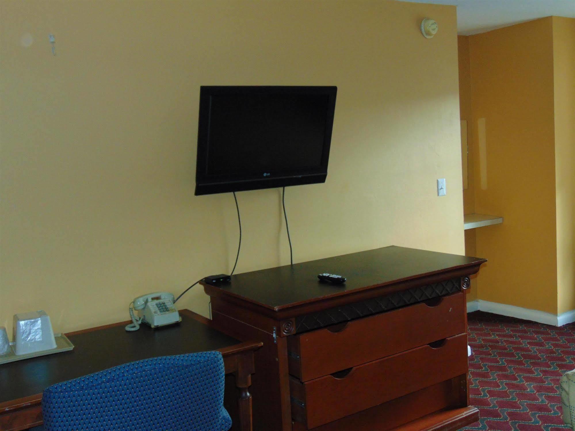 Budget Inn - Roxboro Екстериор снимка